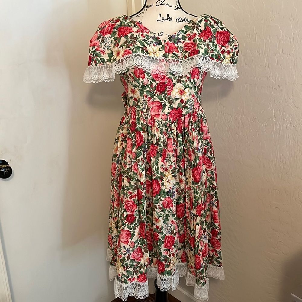 Vintage Floral Print Design Lace Dress Cottage Core Feminine Coquette